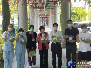 適逢端午佳節，榮家致贈第一線人員粽子表達關懷慰勞之意