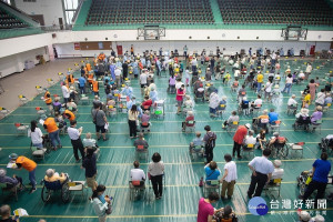 嘉義市82歲以上施打計畫，累計3天共4425人完成接種／陳致愷翻攝