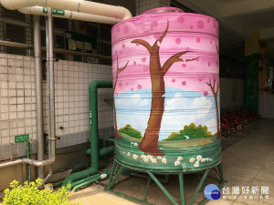 同榮國小建校時期在建築下方建有蓄水池，專門用來收集雨水及澆灌，將雨水循環再利用