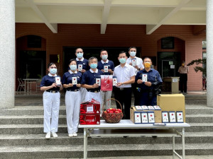 慈濟送太平警方防疫物資。林重鎣攝