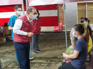 市長侯友宜23日前往視察新北市首座園區快篩站