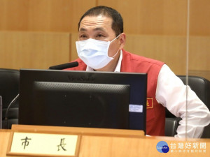 侯友宜今(30)日於市政會議提醒各局處防疫期間除關注疫情，但也不能忽略市政工作
