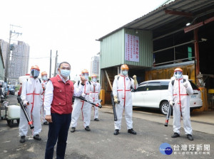侯友宜今(3)日前往新北家禽運銷合作社視察內外環境消毒及作業狀況