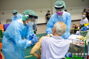 嘉義市7/7開放70歲以上預約接種，以網路為主、電話為輔／陳致愷翻攝