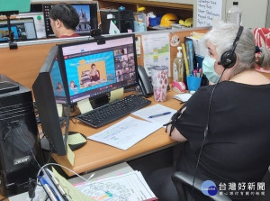 新北市110年暑假首創線上直播雙語夏令學習營，邀請56名外籍英語教師化身為直播主，與學生直接面對面教學