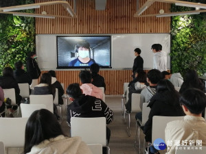 教育局與江華教育基金會合作，將向來受高中生好評的營隊課程以線上形式舉辦夏令營