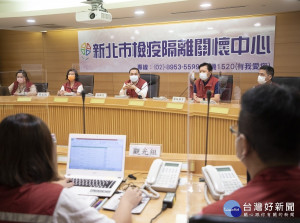 市長侯友宜今(15)日上午前往新北市檢疫隔離關懷中心慰勞，感謝所有防疫人員的無私犧牲