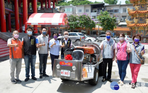 玉皇宮捐贈防疫消毒車。