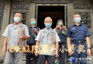 嘉義市警局發揮巧思，與嘉義市城隍廟聯名推出「Q版城隍護民小神衣」，民眾反應熱烈／陳致愷翻攝