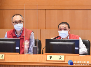 新北市長侯友宜針對受到經濟衝擊的產業，如何支持讓它做好數位轉型、產業支持、創造更多的就業，讓受到傷害的產業能夠及時復甦