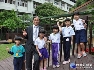 莒光國小邱承宗校長榮獲110年師鐸獎殊榮