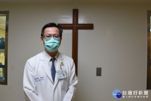 陳穆寬教授表示，彰基打造多處專責病房收治確診病患及疑似個案，除了完善的硬體設備之外，院方更注重全人關懷。
