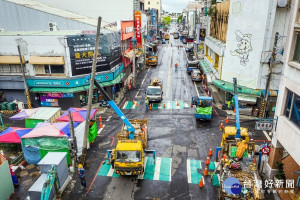 嘉義市文化路夜市今起開始拆除電線桿/陳致愷翻攝
