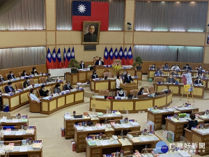 新北市議會今(28)日下午市政總質詢，由黃俊哲、鄭宇恩、鍾宏仁、周雅玲、李坤城、高敏慧、張維倩、何淑峰、李余典、陳永福、彭成龍等議員提出質詢（記者黃村杉攝）