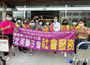 北英獅子會為感謝醫護人員辛勞與無私的付出，由會長鄭彩玲等人送上美味料理「偉哥上菜」的愛心餐點，溫暖所有醫護的心。