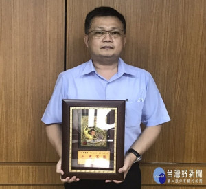 楊豐賓獲聘總幹事，市府贈匾額祝賀。
