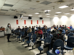 疫情指揮中心調降至二級警戒，板橋監理站恢復各項道路交通安全講習課程