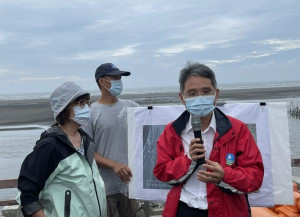 立委蘇治芬邀請水利署長賴建信會勘沿海鄉鎮，討論抽水站運作、防潮閘門功能、大排溢堤等情形，為積淹水問題把脈。