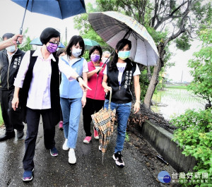  縣長王惠美視察埔鹽農水路工程。圖／彰化縣政府