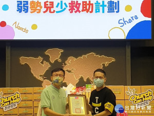  教育局長張明文頒真道教會感謝狀