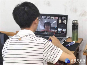 藉由暑期線上營隊活動，激發自主學習動機，讓孩子在自己領域發揮所長綻放光采