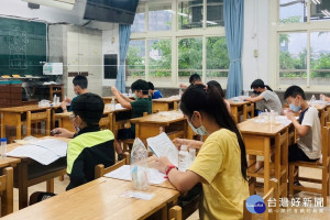 國中學術資優鑑定複選基於防疫優先加開試場、進行消毒、教室座位保持適當距離