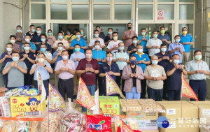 北港分局長顏偉丞率內外勤主管及警友會等，懷抱感恩之心齊舉清酌香楮之儀辦理普渡活動，祈求轄境治安交通平穩、全民無災。