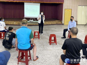 雲林縣政府為融入在地元素打造台西鄉中山老街新風貌，藉由公民參與讓建設更貼近民眾生活，完整呈現早年台西第一街風華。