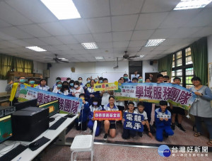 南投縣與國泰慈善基金會進駐校園辦反毒宣導。（南投縣府教育處提供）