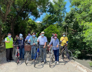 立委蘇治芬偕同農田水利署林國華副署長及台江山海圳綠道重要推手吳茂成執行長，會勘「水圳綠道」嘉南大圳濁幹線虎尾段。