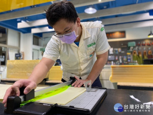 新北創客教師化身直播主教你自製專屬防疫隔板，在家也能自己動手做創意隔板 