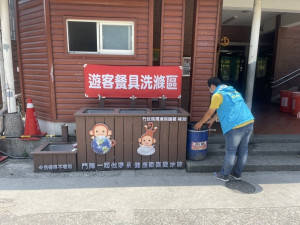 由於非洲豬瘟傳播途徑之一是被病毒污染的廚餘，因此行政院環保署要求各地方政府環保局及鄉鎮市公所清潔隊，務必全面移除路旁所擺設廚餘桶。（圖／行政院環保署）