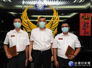 局長黃德清親自頒獎勉勵受獎同仁