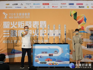 110全運會聖火炬正式亮相，新北市長侯友宜今(27)日與新銳藝術家李昕共同發表 