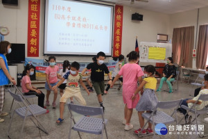 難得八卦山區學童能參與暑期成長營。（記者扶小萍攝）