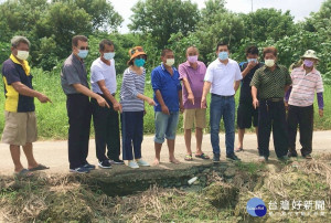 立委蘇治芬爭取行政院農委會經費補助雲林縣政府1564萬餘元改善農路，還給農民一條安全回家的道路。