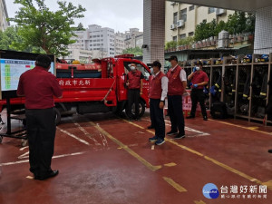侯友宜市長今(12)日上午10時率消防局黃德清局長及警察局黃宗仁局長分別視察板橋區海山消防分隊