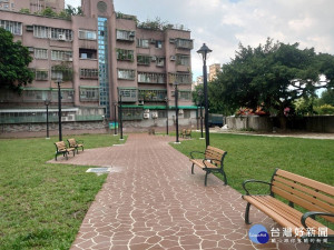 重新打造休憩步道及綠地空間，在中秋節之前送給在地民眾一個盼望多年舒適休憩空間