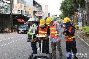 嘉義市府盼藉由透地雷達揪出道路隱藏坑洞／陳致愷翻攝