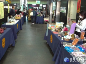 由農業局輔導農會所辦理的「三重希望市集」，每週三上午11點至下午6點於三重區農會後方穿堂舉辦