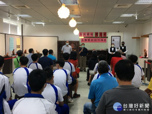 藝術家陳文欽針對本檔展覽介紹
