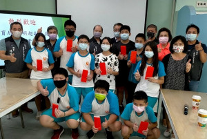 新北市新聞記者職業工會頒發萬里國中學子獎助學金