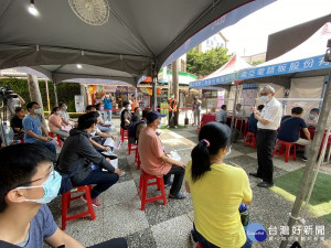 新北市政府就業服務處今(17)日於樹林車站後站廣場與台塑企業攜手辦理專案徵才