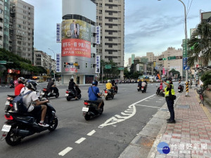 員警針對轄內幹道規劃交通疏導措施，讓用路人能有平安順暢的中秋假期 