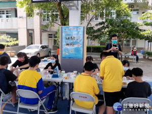 「特愛科學嘉年華活動」鼓勵學生動手做及做中學，從遊戲中探尋答案／陳致愷翻攝