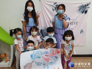 土城幼兒園製作小象卡片送給老師，表達對老師的感謝 