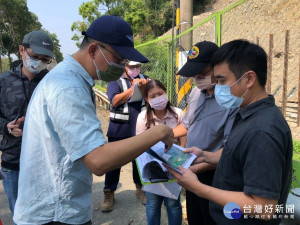 台鐵局、公路總局、南投縣政府、集集鎮公所再回到台16線集集往水里11公里坍方處會勘。