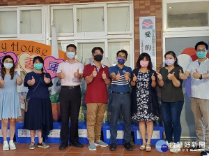昨(28)日上午由教育局、校方及各界貴賓共同進行愛的書庫線上連線揭牌典禮