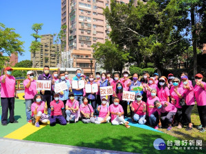 南山公園經市府與鄭戴麗香、蔡錦賢、鄭宇恩及陳偉杰等四位議員共同補助經費，歷經半年改造完工，變身為視線通透的無障礙寬闊林道