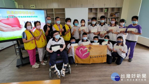 祥和愛心會每學期提供嘉義縣高中學生5000元、國中學生3000元獎助學金／陳致愷翻攝